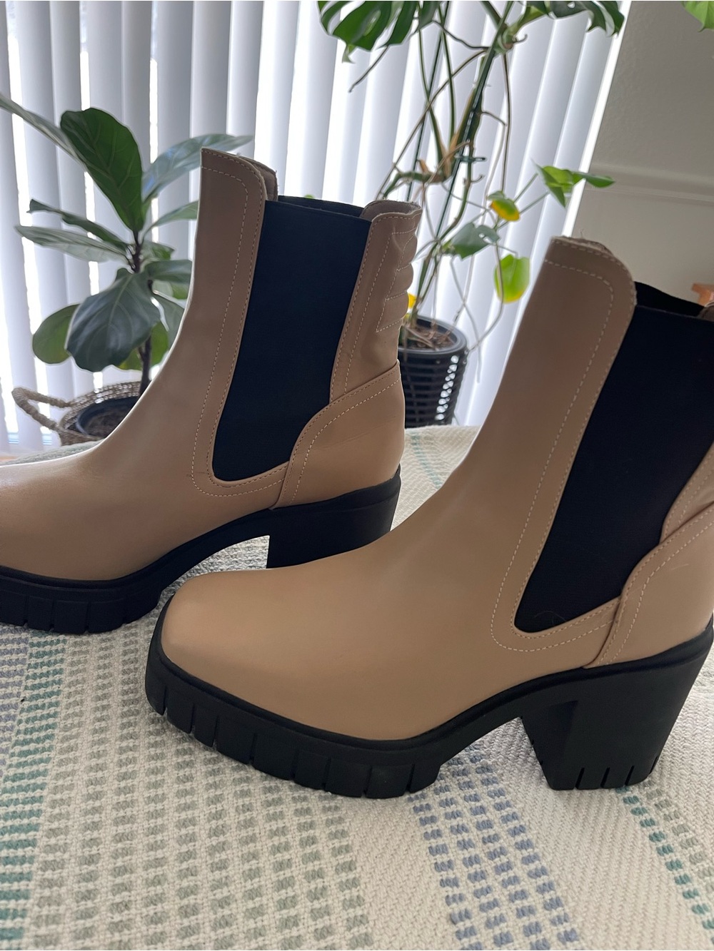 Chelsea Platform Ankle Boots in Taupe with Black Elastic size 10 - Picture 1 of 4